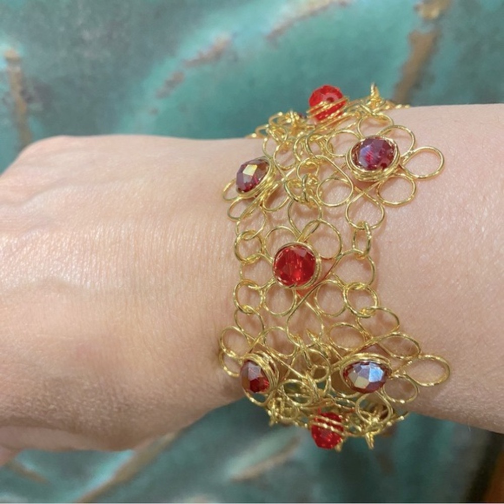 ⚡️ Mega Sale ⚡️ Gorgeous handcrafted wire art and bead bracelet